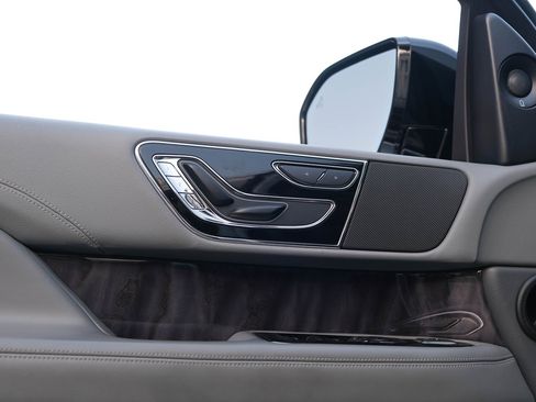 Used 2019 Lincoln Navigator Select w/ Technology Package image 14