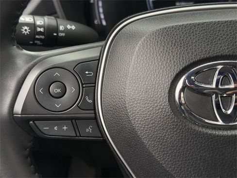 Used 2023 Toyota Corolla Cross XLE image 14