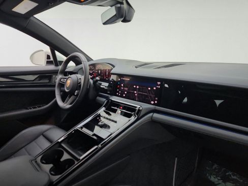 Used 2025 Porsche Panamera image 23