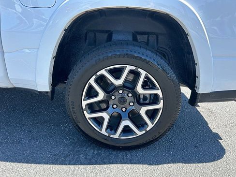 Used 2025 RAM 1500 Laramie AWD/4WD image 14