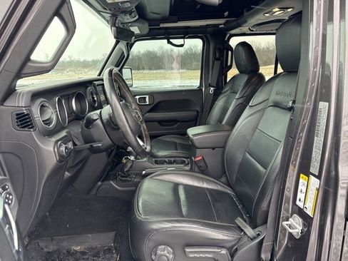Used 2019 Jeep Wrangler Unlimited Sahara image 8