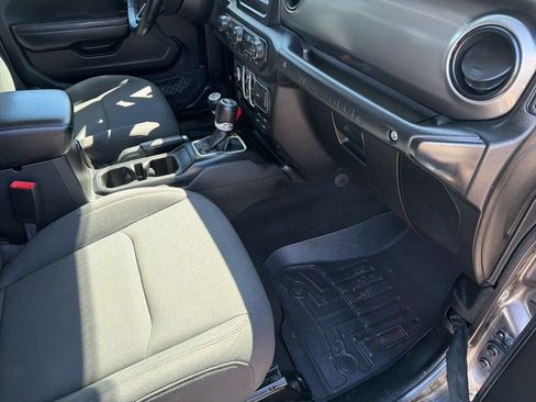 Used 2018 Jeep Wrangler Unlimited Sport S AWD/4WD image 24