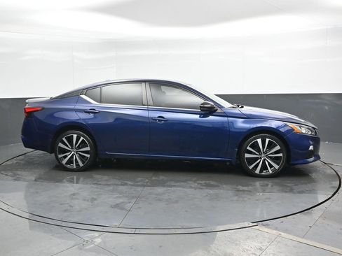 Used 2021 Nissan Altima 2.5 SR w/ SR Premium Package image 3