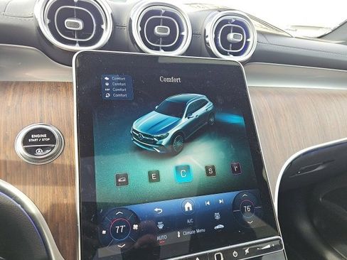 Used 2025 Mercedes-Benz GLC 300 GLC 300 image 26