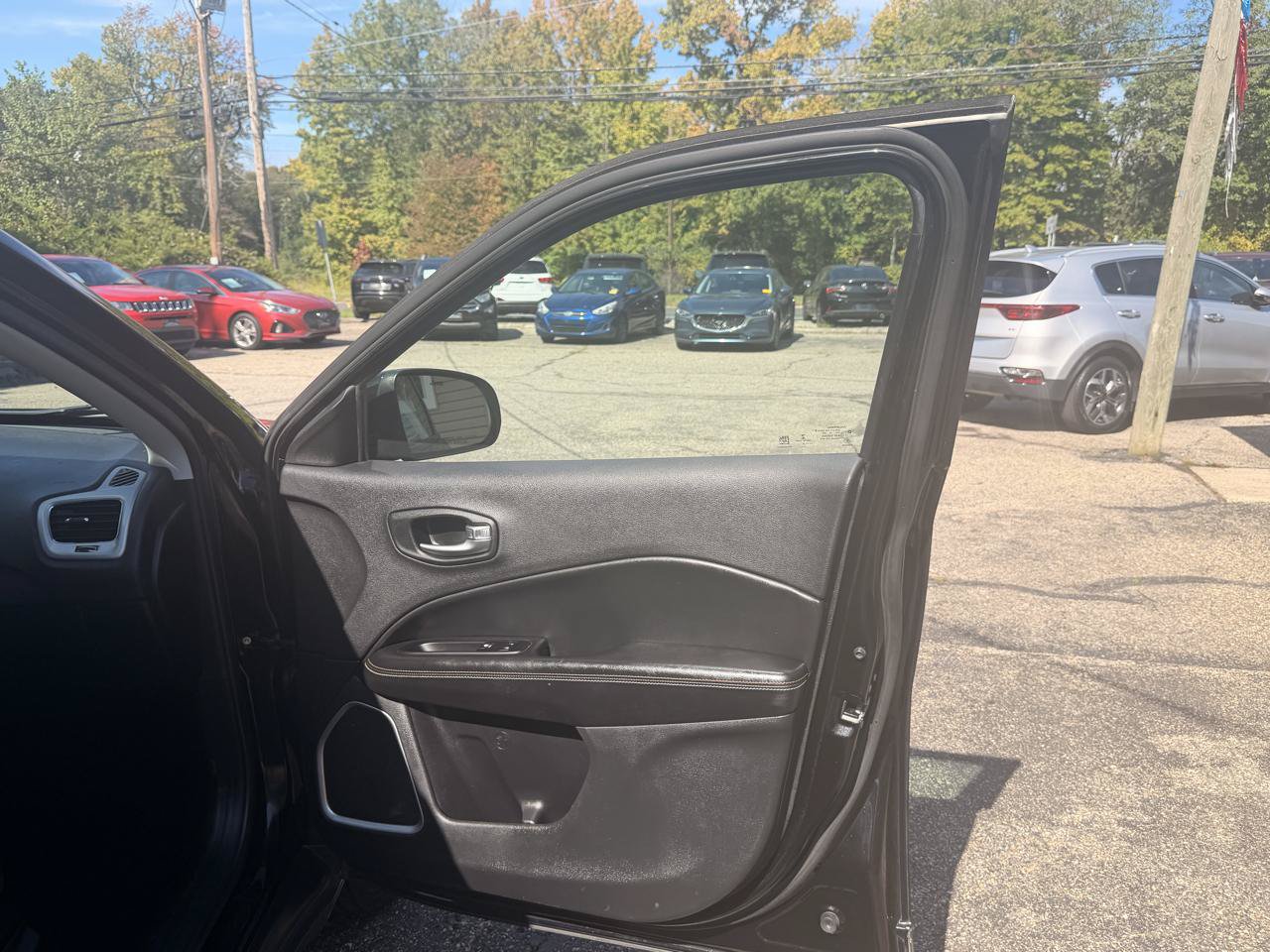 Used 2020 Jeep Compass Latitude w/ Cold Weather Group AWD/4WD image 24