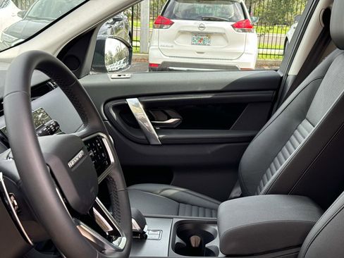 Used 2025 Land Rover Discovery Sport S image 21