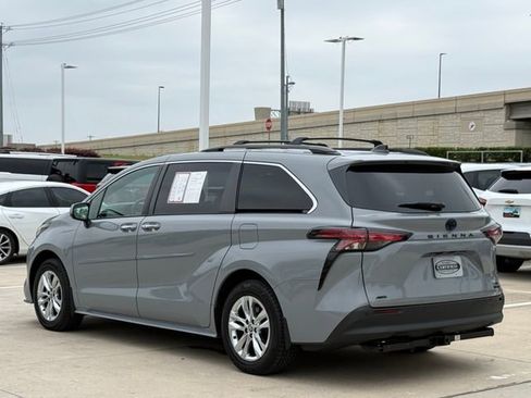 Used 2022 Toyota Sienna XLE Woodland Edition AWD/4WD image 8