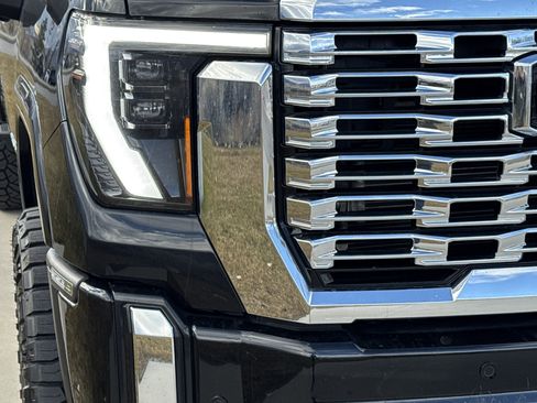 Used 2024 GMC Sierra 3500 Denali w/ Denali Reserve Package image 10