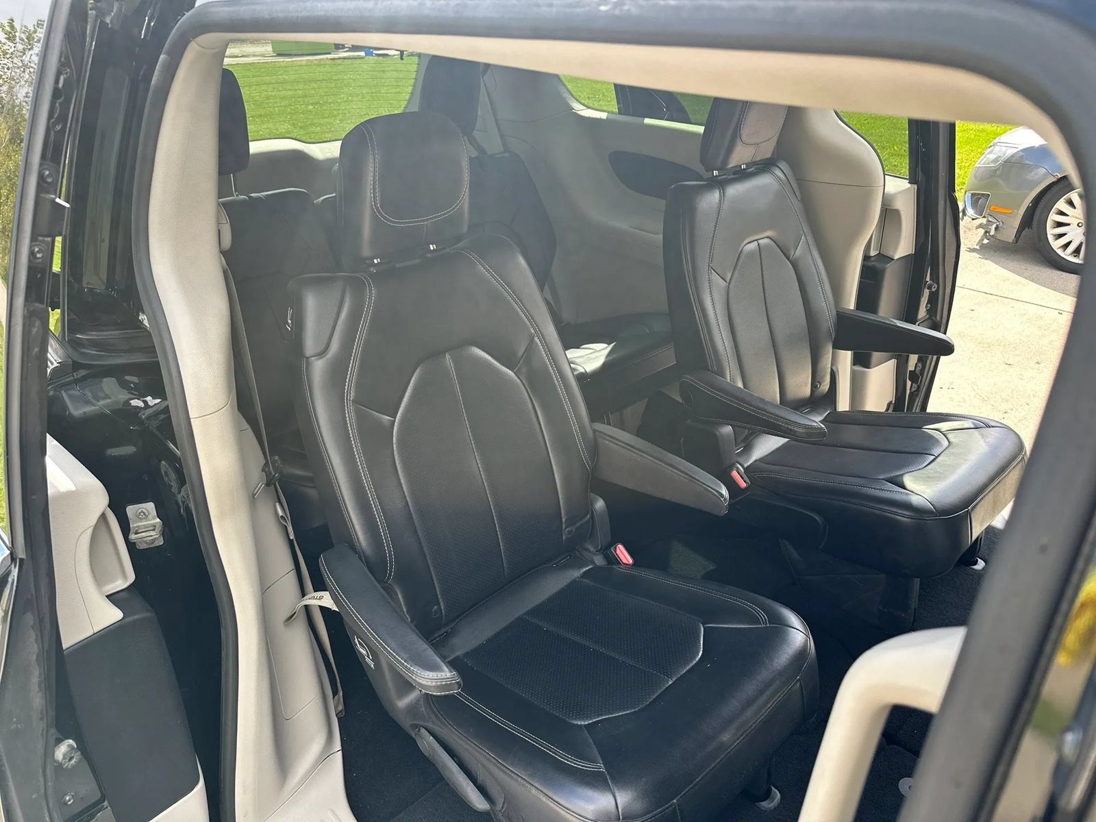 Used 2020 Chrysler Voyager Lxi FWD image 16