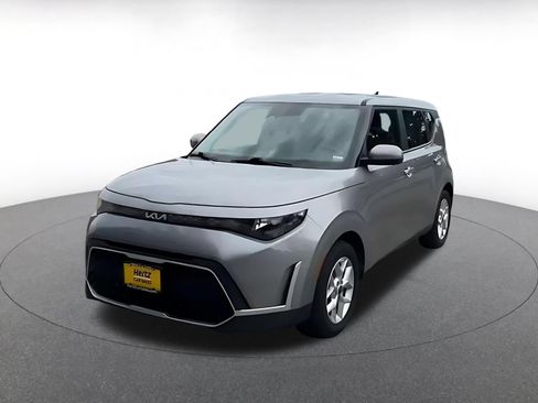 Used 2025 Kia Soul LX w/ LX Technology Package FWD image 7
