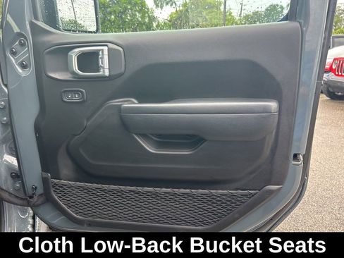Used 2025 Jeep Wrangler Unlimited Rubicon AWD/4WD image 27