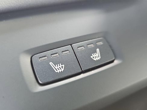 Used 2025 Volvo V60 B5 Cross Country Plus image 43