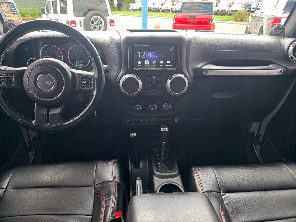 Used 2011 Jeep Wrangler Unlimited Sahara w/ Connectivity Group AWD/4WD image 6