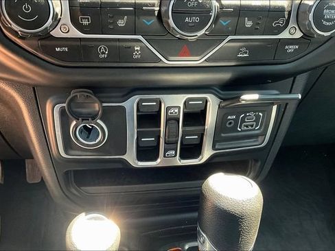 Used 2023 Jeep Gladiator Sport AWD/4WD image 17