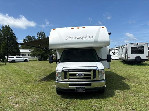Used 2014 Ford E-450 and Econoline 450 Super Duty w/ Motorhome Prep Package RWD image 8