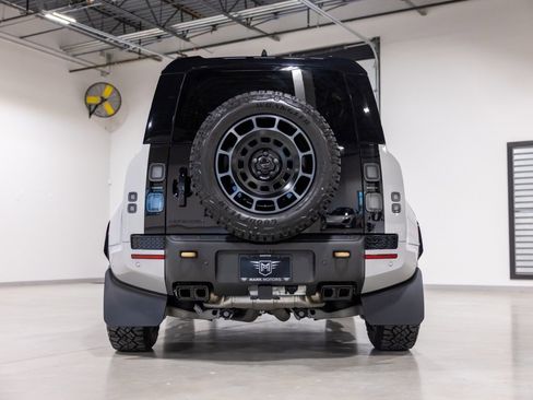 Used 2026 Land Rover Defender 110 OCTA image 5