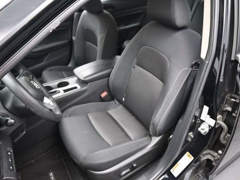 Used 2025 Nissan Altima 2.5 SV FWD image 17