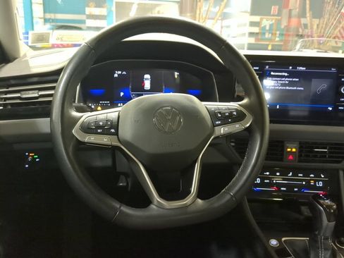 Used 2025 Volkswagen Jetta SE FWD image 2
