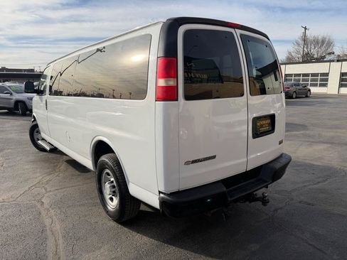 Used 2017 Chevrolet Express 3500 LS RWD image 31