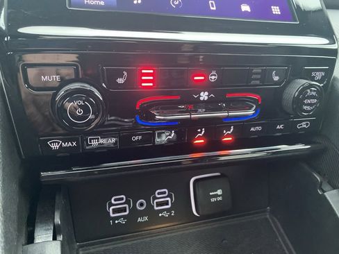 Used 2025 Jeep Grand Cherokee Altitude image 33