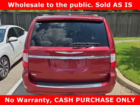 Used 2015 Chrysler Town & Country Limited Platinum FWD image 6