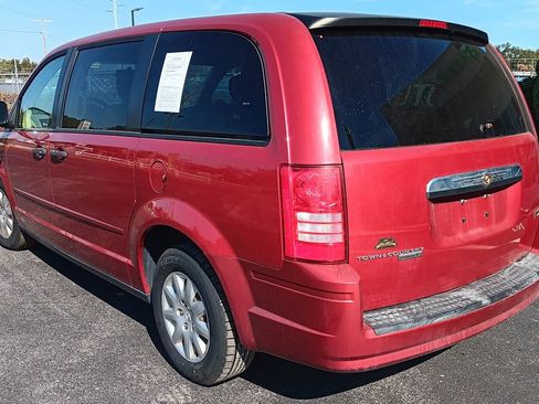 Used 2008 Chrysler Town & Country LX image 7