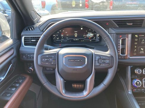 Used 2023 GMC Yukon Denali Ultimate AWD/4WD image 7