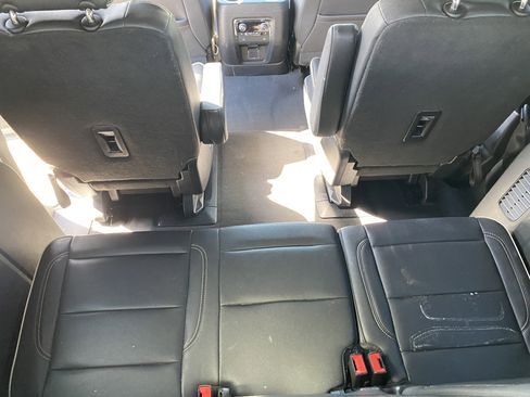 Used 2023 Chevrolet Suburban Premier image 22