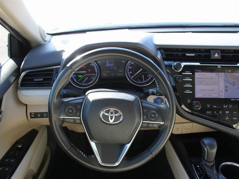 Used 2019 Toyota Camry XLE image 10