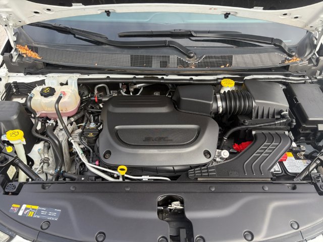 Used 2025 Chrysler Pacifica Limited FWD image 19