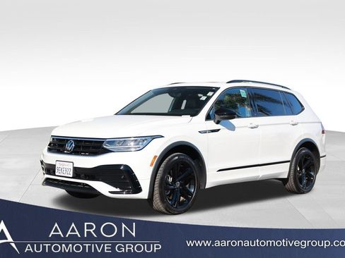 Used 2023 Volkswagen Tiguan SE R-Line image 1