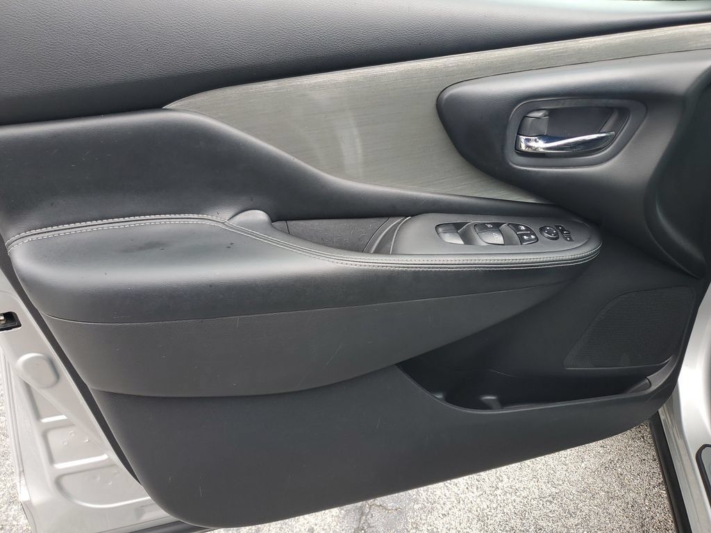 Used 2017 Nissan Murano SV FWD image 19