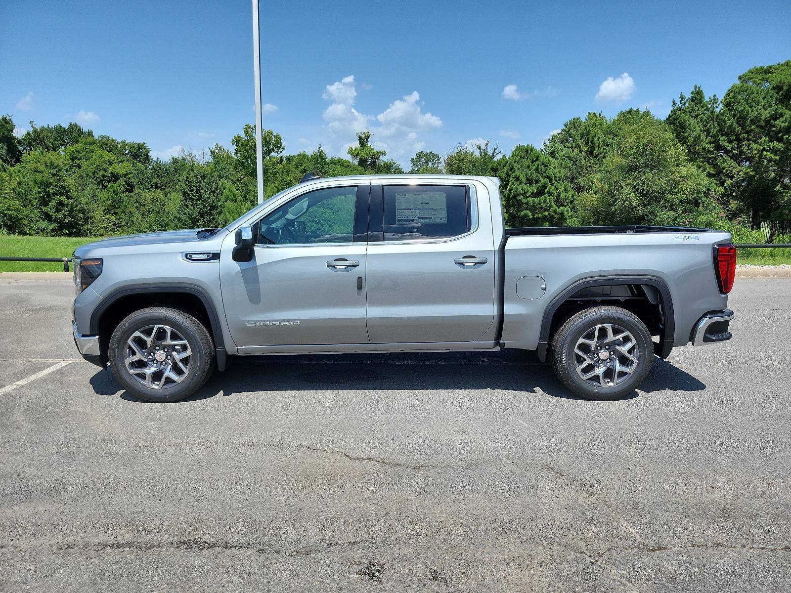 New 2026 GMC Sierra 1500 SLE AWD/4WD image 2