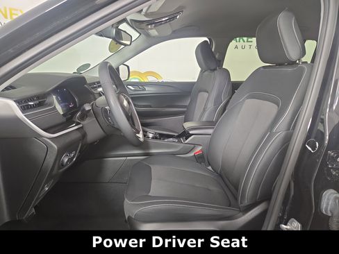 Certified 2023 Jeep Grand Cherokee L Laredo image 12