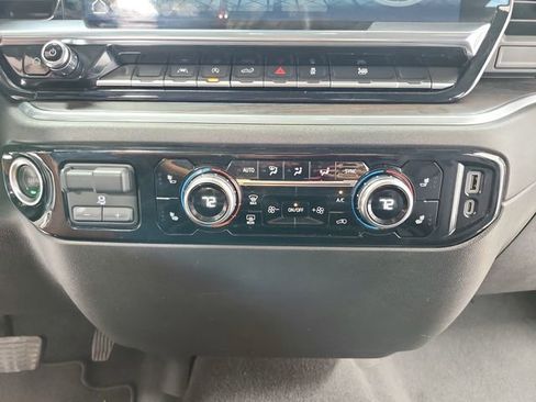 Used 2025 GMC Sierra 1500 SLT image 32