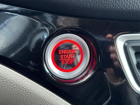 Used 2017 Honda Pilot Touring image 37