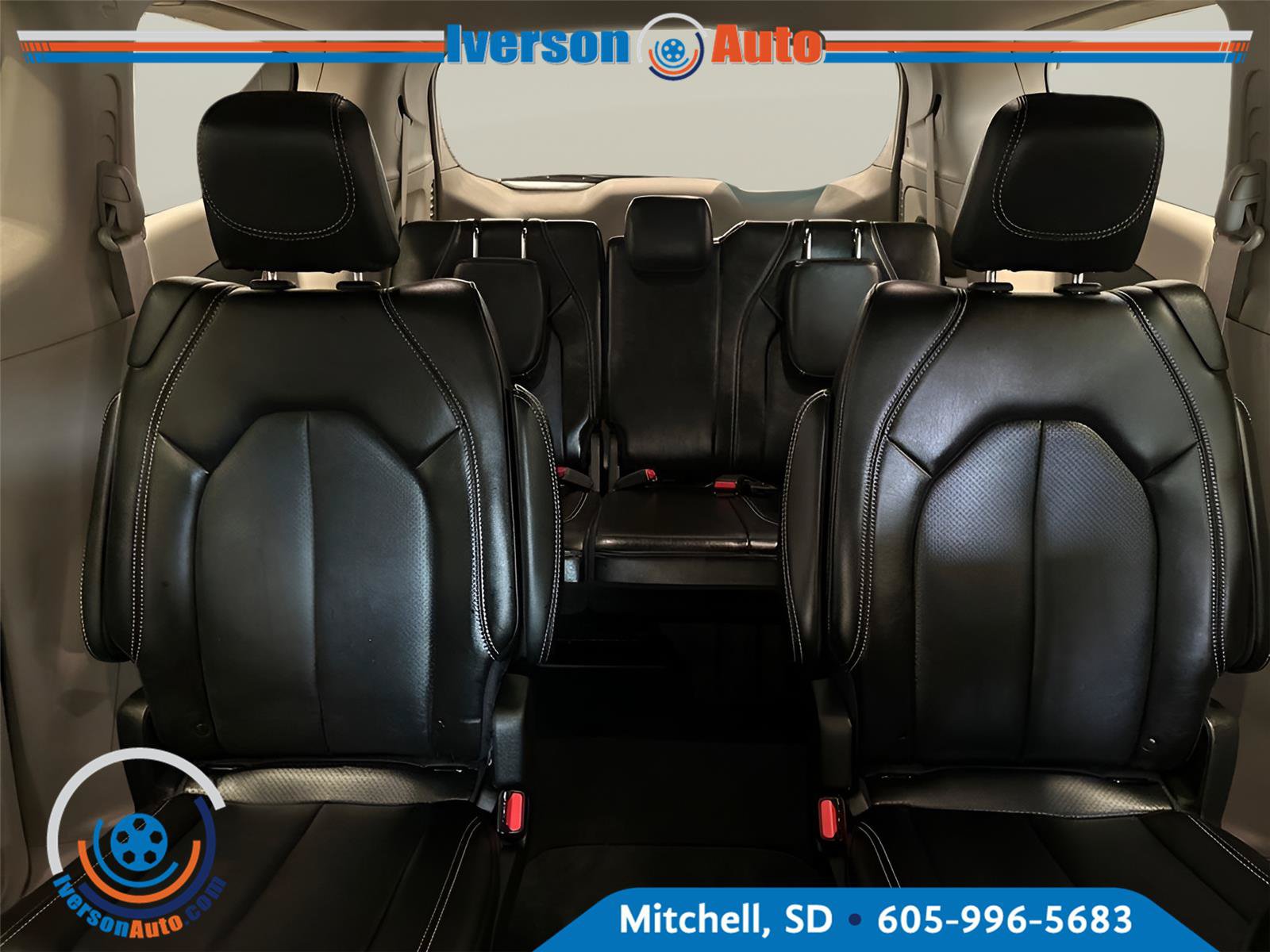 Used 2024 Chrysler Pacifica Touring-L AWD/4WD image 25