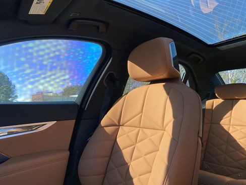 Used 2025 BMW 740i w/ Premium Package image 20