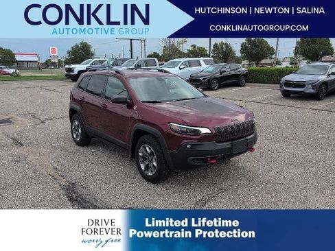 Used 2019 Jeep Cherokee Trailhawk w/ Cold Weather Group AWD/4WD image 1
