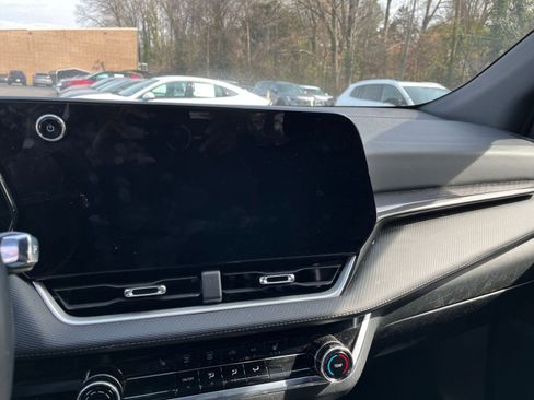 Used 2025 Chevrolet Equinox LT image 17