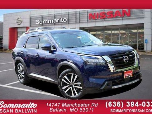 Used 2025 Nissan Pathfinder Platinum AWD/4WD image 1