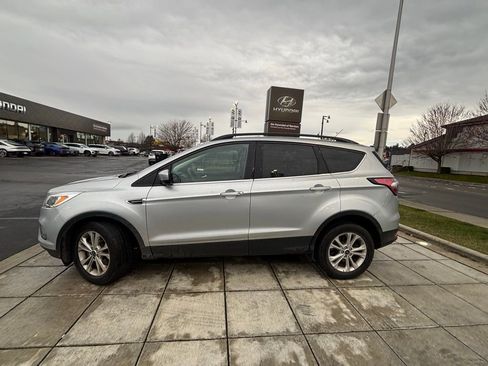 Used 2018 Ford Escape SE image 4