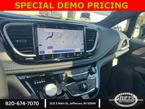 New 2026 Chrysler Pacifica Select image 29