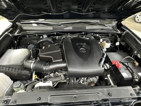 Used 2021 Toyota Tacoma SR5 RWD image 40