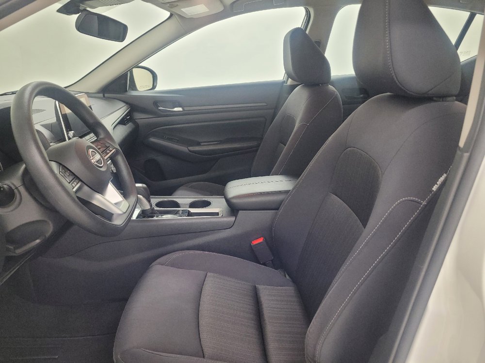 Used 2025 Nissan Altima 2.5 SV FWD image 17