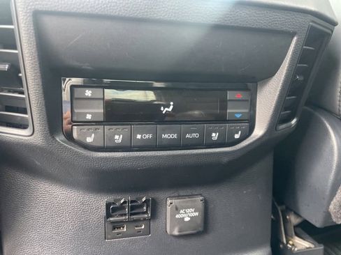 Used 2023 Toyota Sequoia Platinum image 10