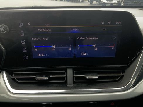 Used 2025 Chevrolet Trax LT image 37