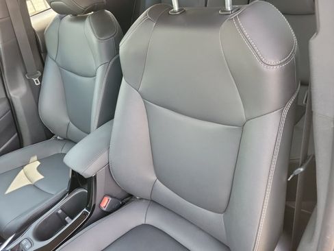 Used 2025 Toyota Corolla Cross XLE AWD/4WD image 7