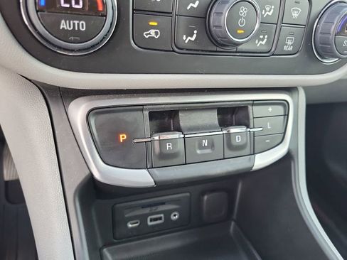 Used 2024 GMC Terrain SLT FWD image 19