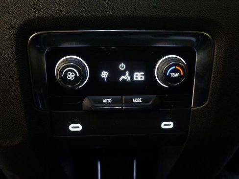 Used 2023 Chevrolet Tahoe LS image 28